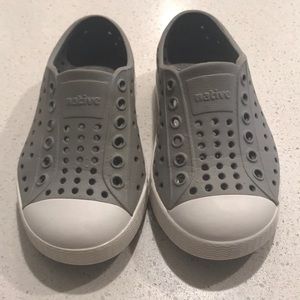 Toddler Grey Natives Size 6
